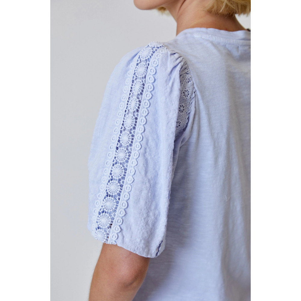 Lys Sleeve Tee