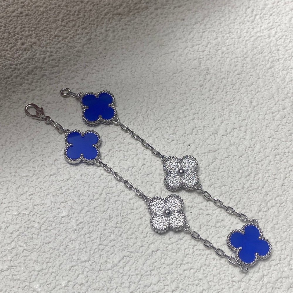 Four Leaf Clover Light Blue Semi Diamond Series