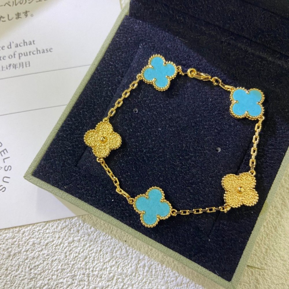 Four Leaf Clover Sky Blue Half Diamond Series