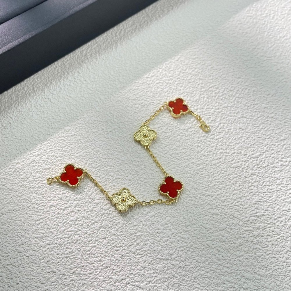 Clover Ruby Half Diamond Series