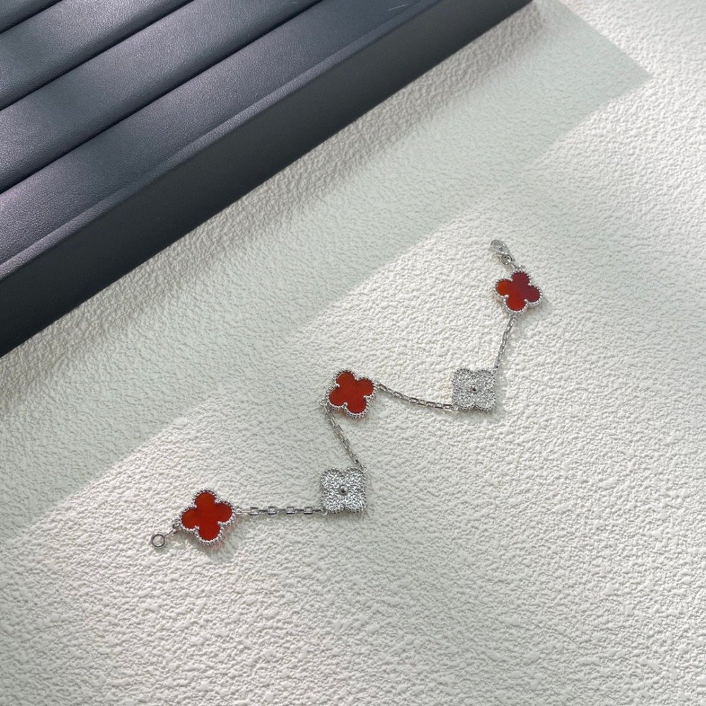Clover Ruby Half Diamond Series