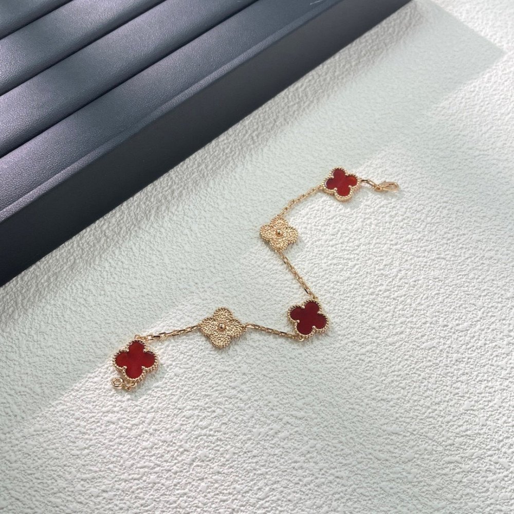 Clover Ruby Half Diamond Series