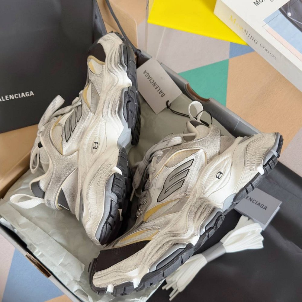Balenciaga Cargo