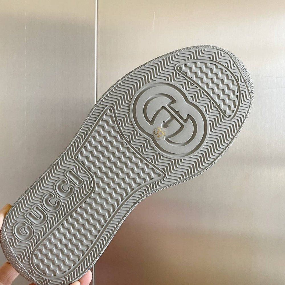 Gucci Chunky B-9