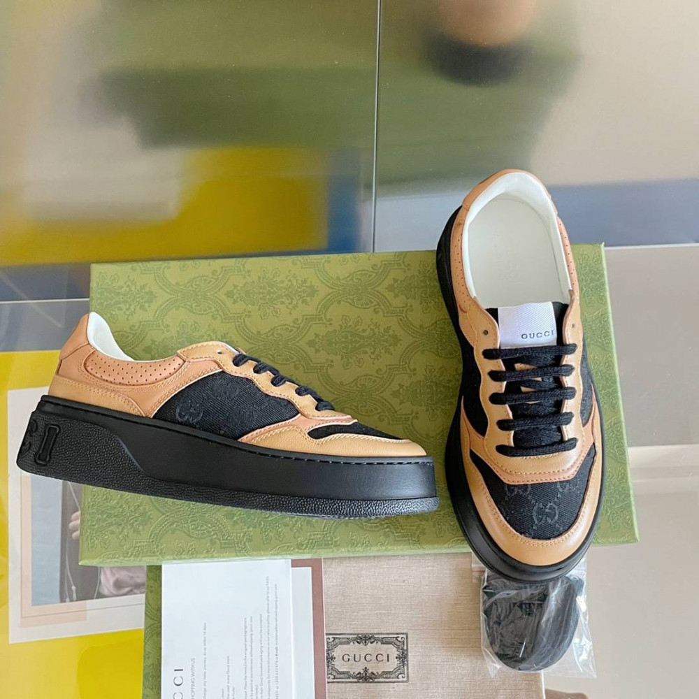 Gucci Chunky B-15