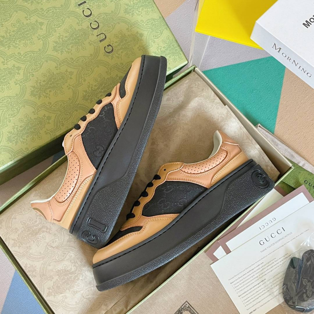 Gucci Chunky B-15