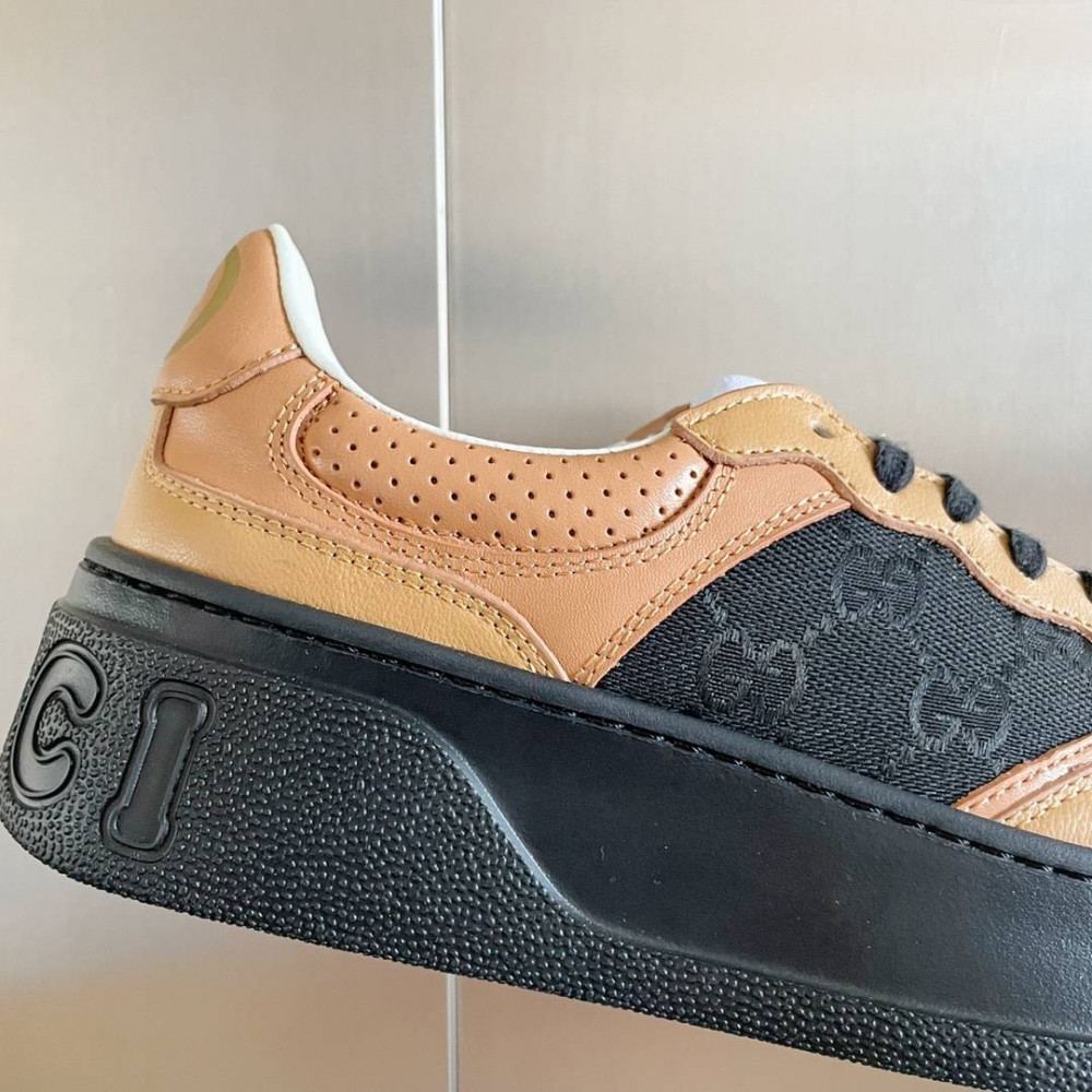 Gucci Chunky B-15