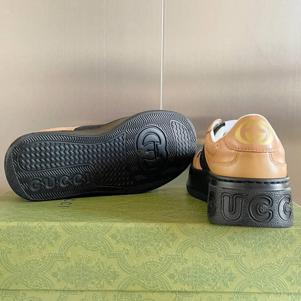 Gucci Chunky B-15