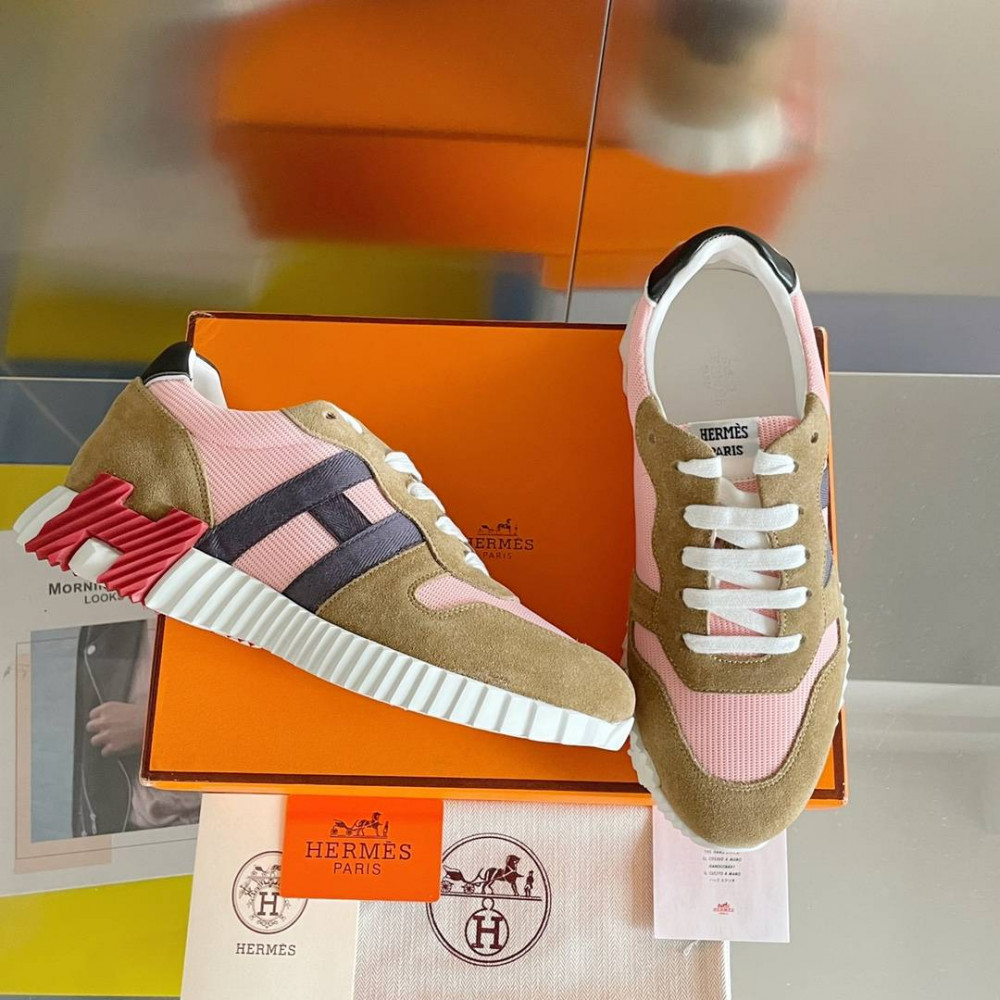 Bouncing Sneaker