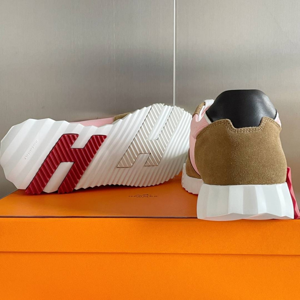 Bouncing Sneaker