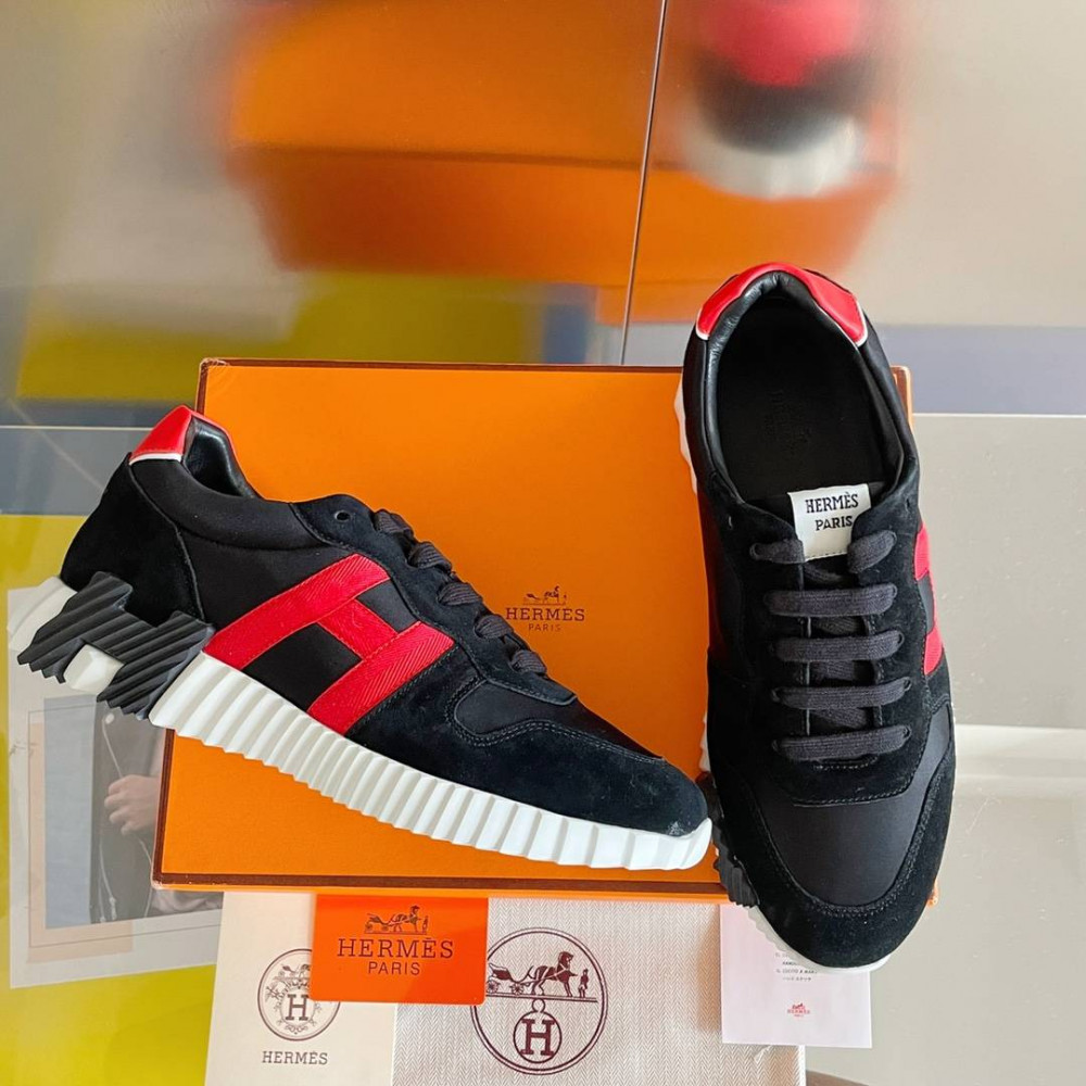 Bouncing Sneaker