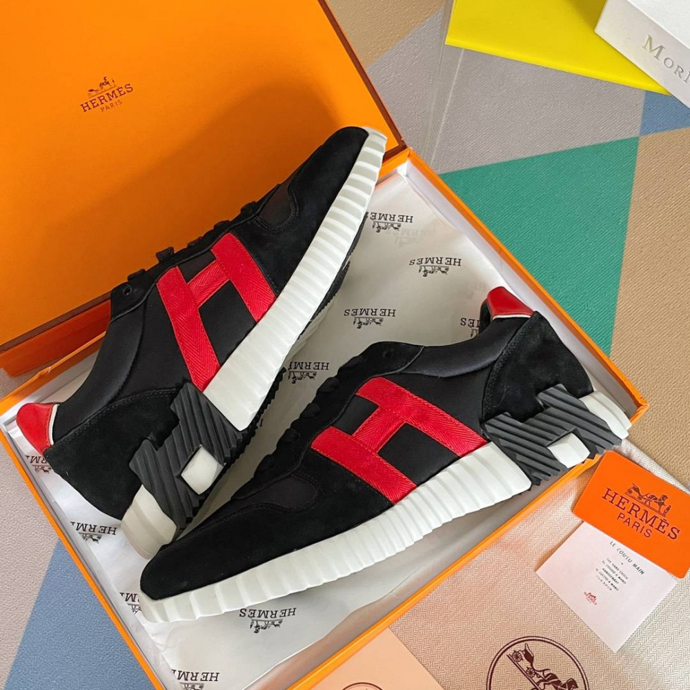 Bouncing Sneaker