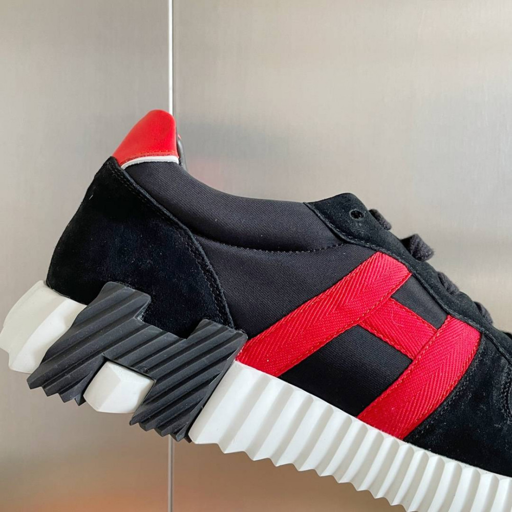 Bouncing Sneaker