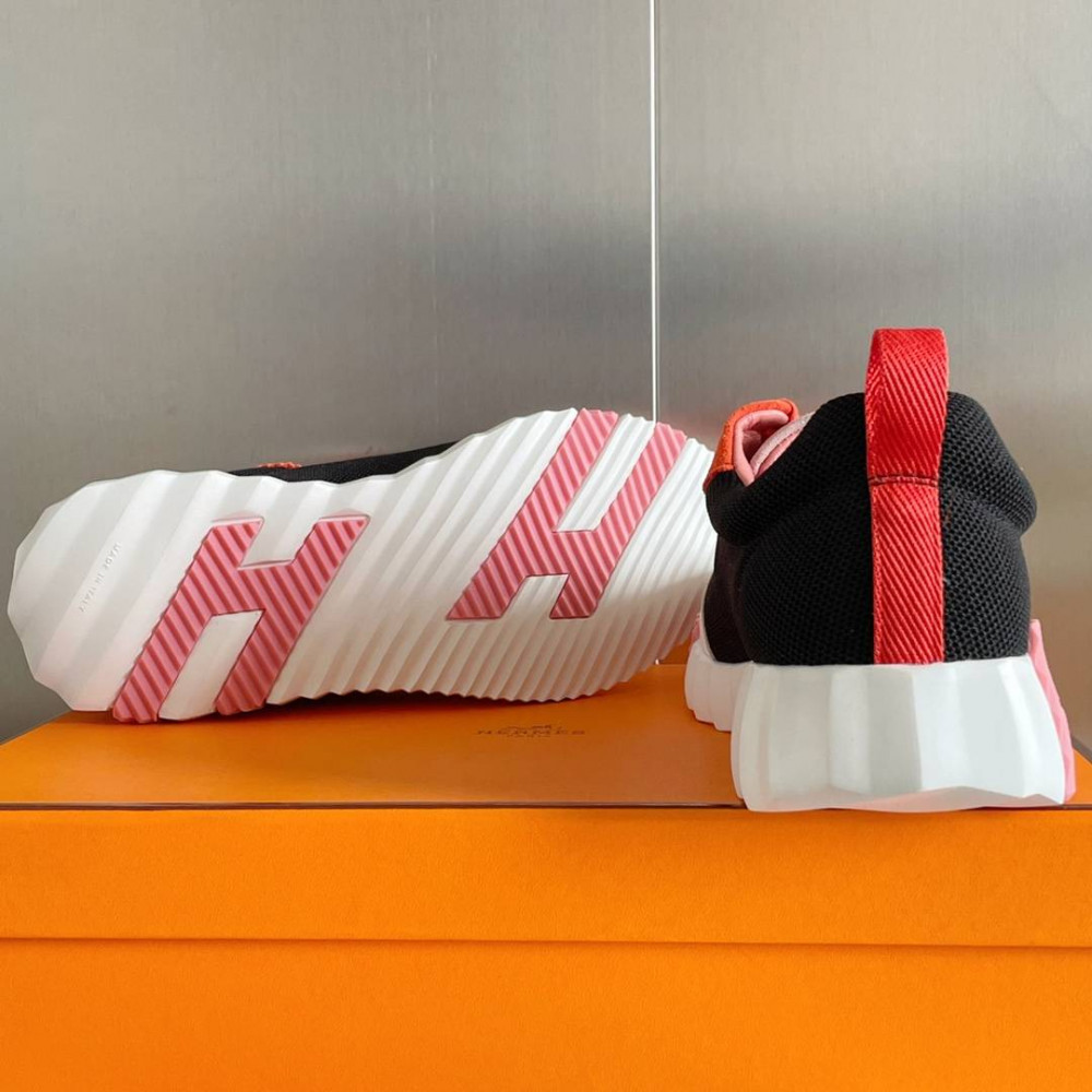 Bouncing Sneaker