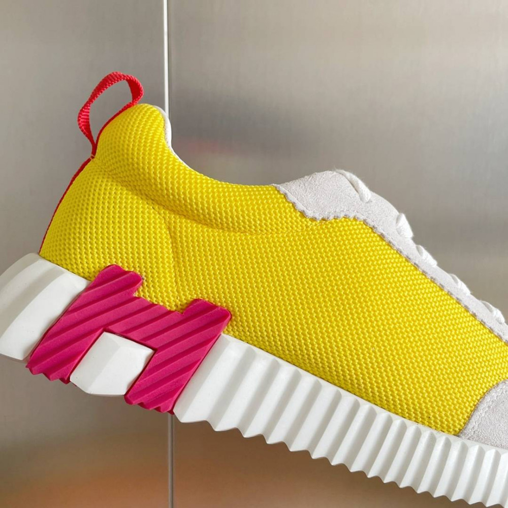 Bouncing Sneaker