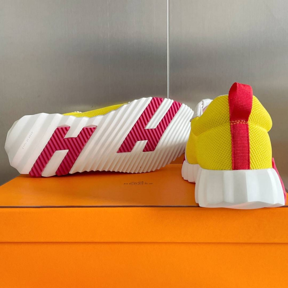 Bouncing Sneaker