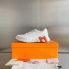 Bouncing Sneaker