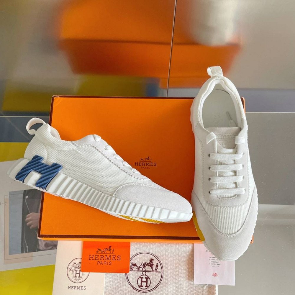 Bouncing Sneaker