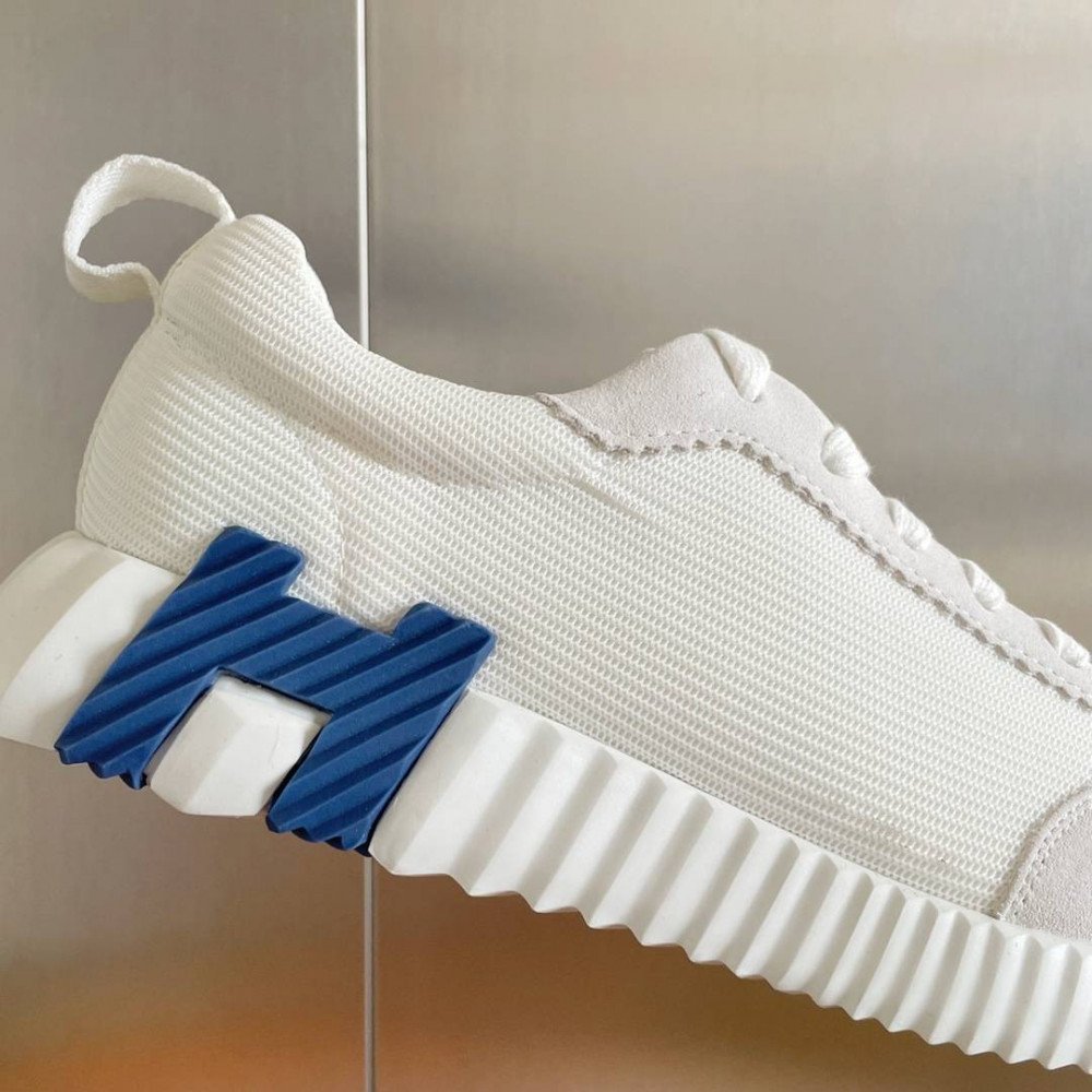 Bouncing Sneaker