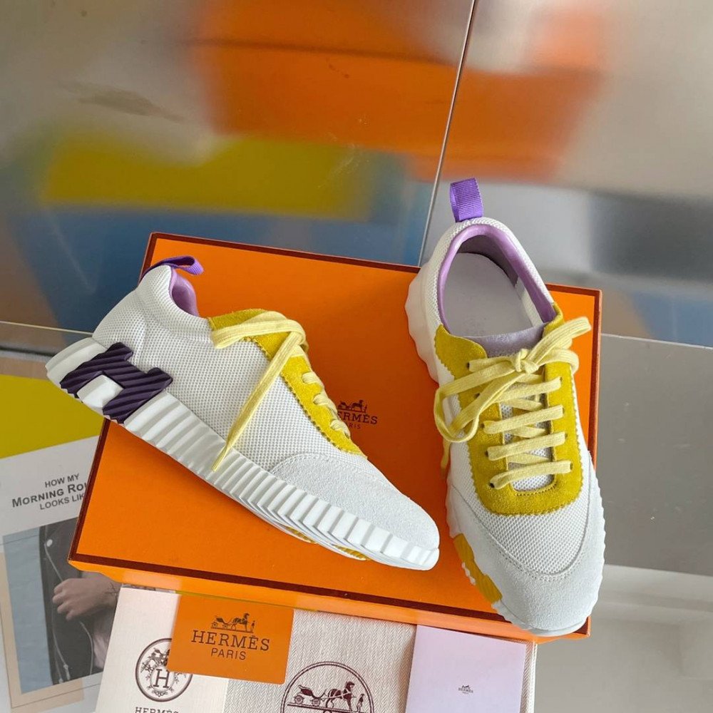 Bouncing Sneaker