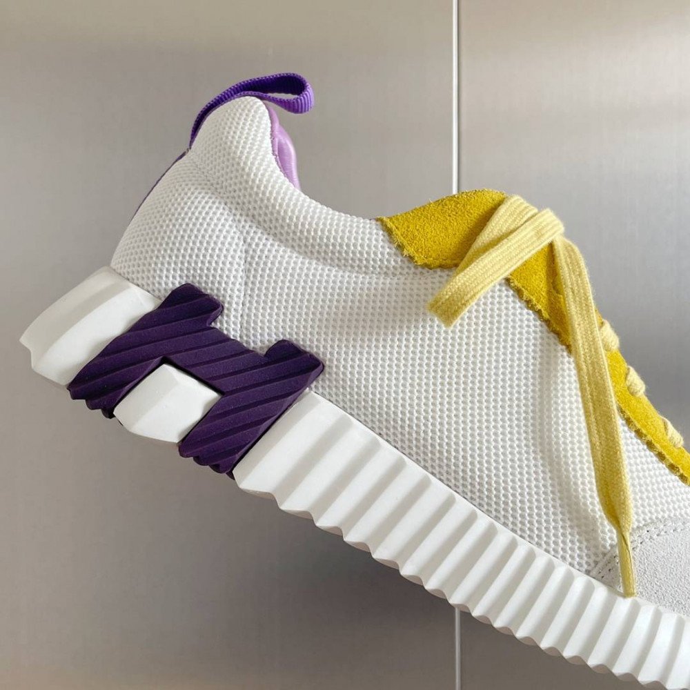 Bouncing Sneaker