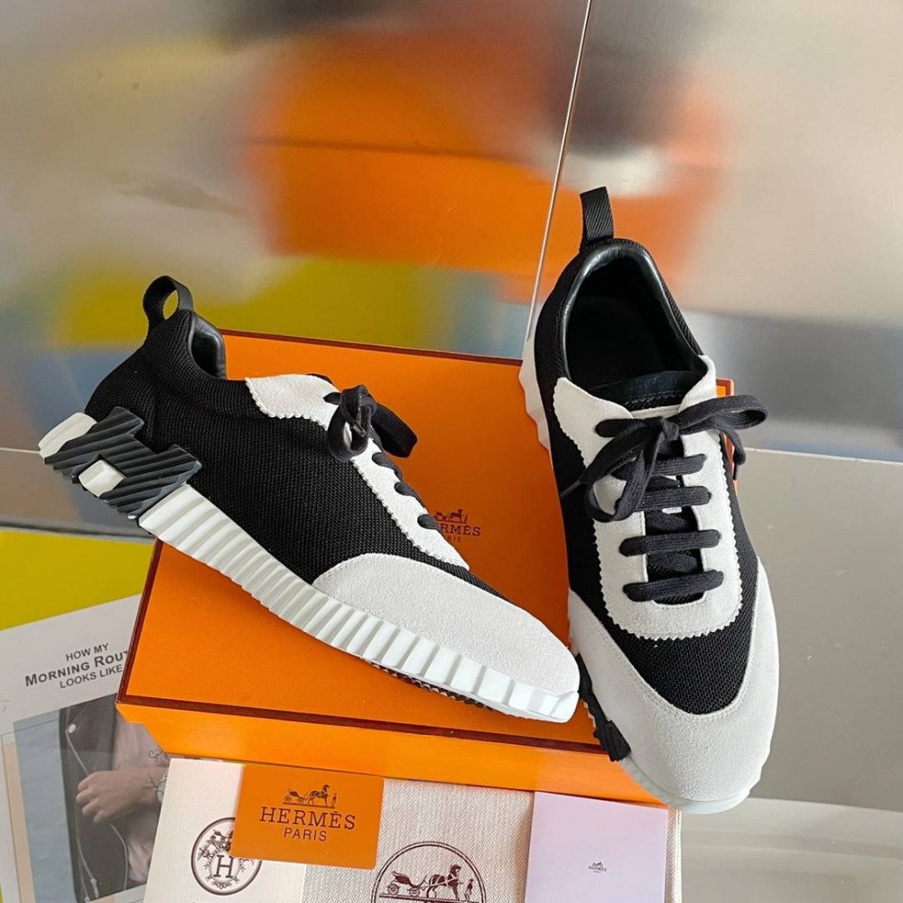 Bouncing Sneaker