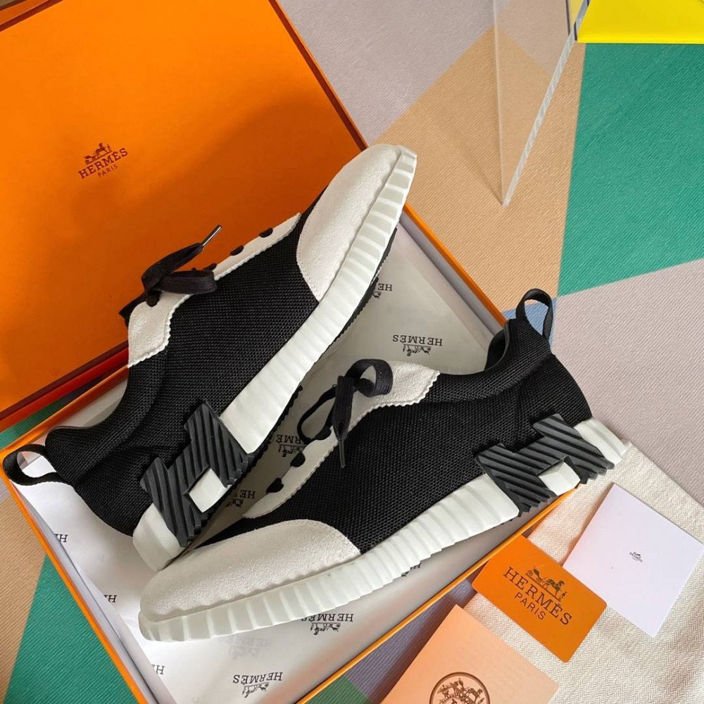 Bouncing Sneaker