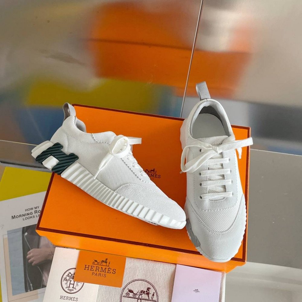 Bouncing Sneaker