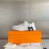 Bouncing Sneaker