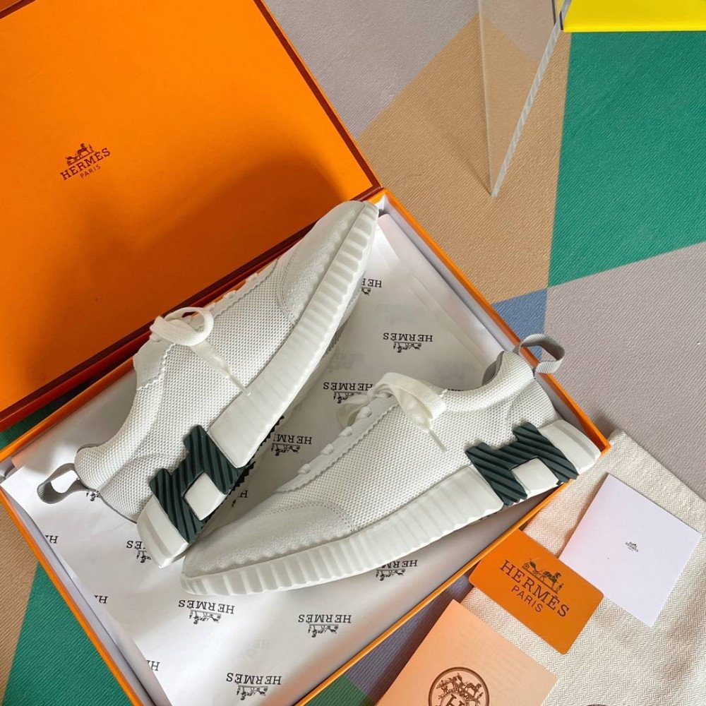 Bouncing Sneaker