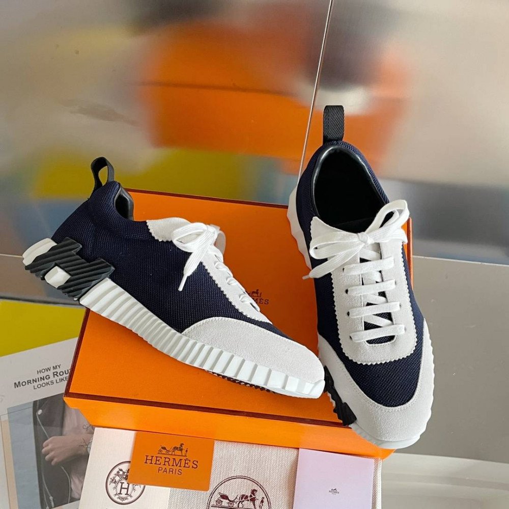 Bouncing Sneaker