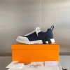 Bouncing Sneaker