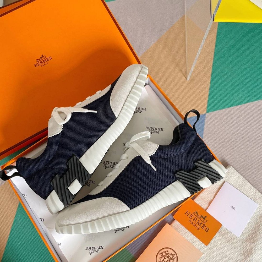 Bouncing Sneaker