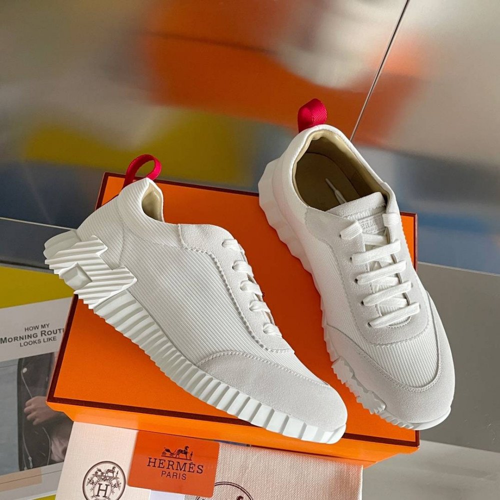 Bouncing Sneaker