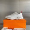 Bouncing Sneaker
