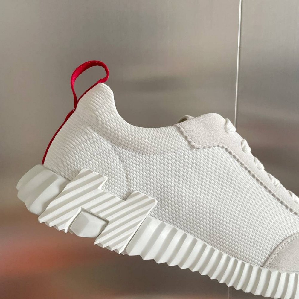 Bouncing Sneaker