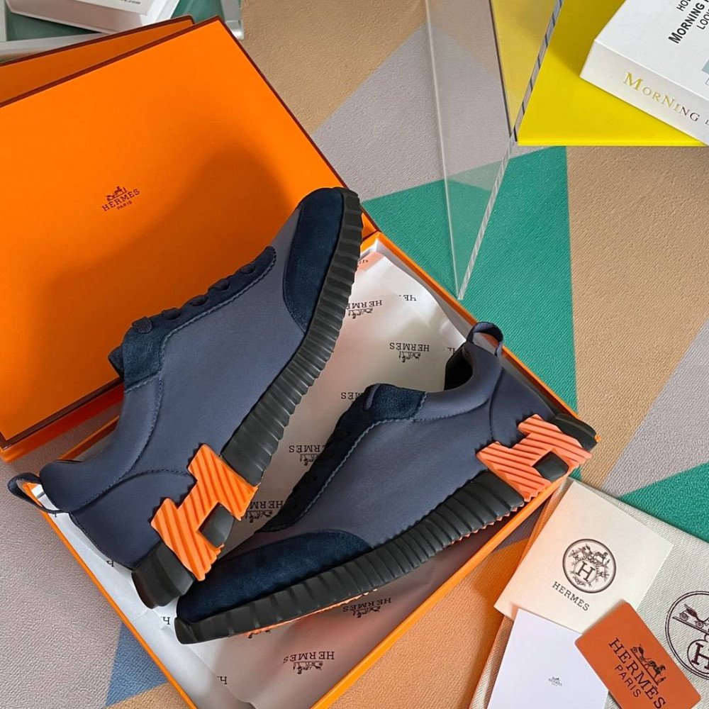 Bouncing Sneaker
