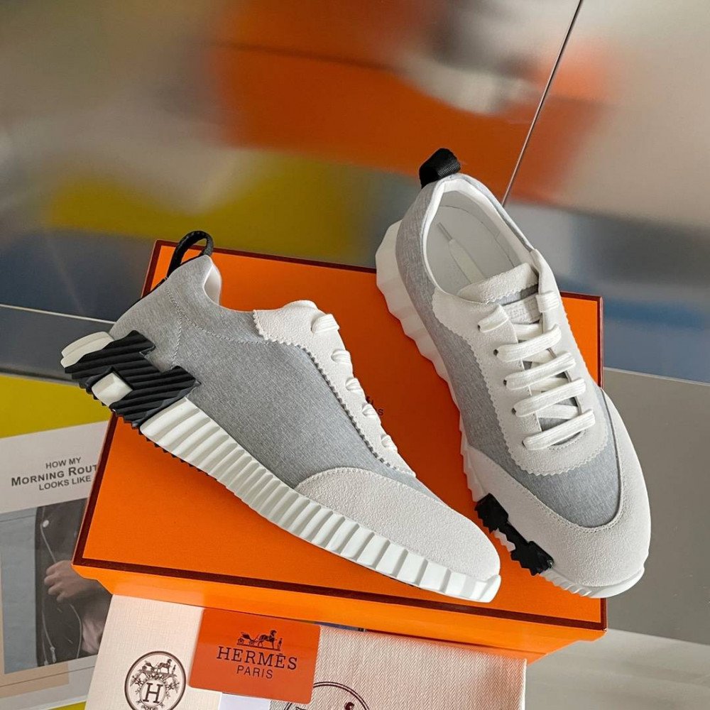 Bouncing Sneaker
