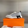 Bouncing Sneaker