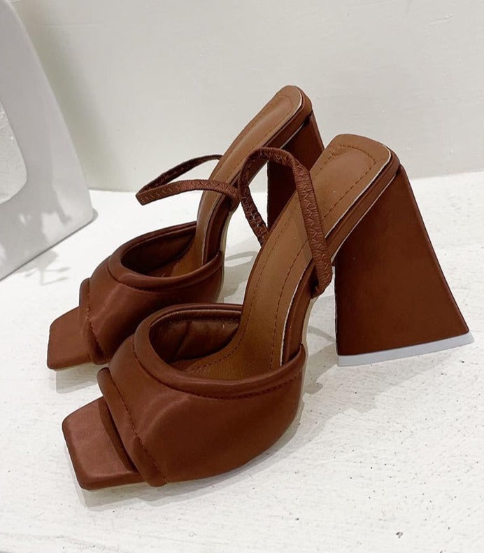 Instable Prism Heels