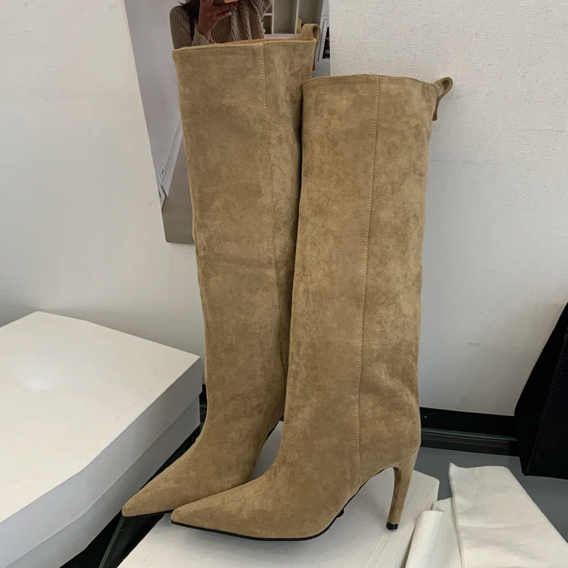 Deplaisante Style Boots